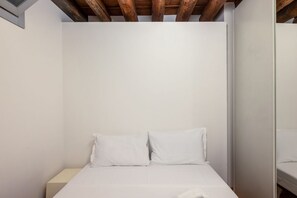 1 bedroom, Internet - GuestHost - Comfortable apartment of 50 sqm, located on the first floor (18 steps to access), can accommodate up to 4 people.The accommodation is located in a strategic area: a few steps from the Clock Tower and Piazza dei Signori, in an enviable locatio (Padova)