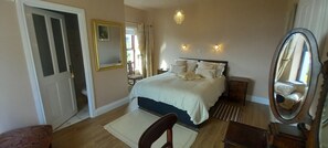 5 Schlafzimmer, Bügeleisen/Bügelbrett, WLAN, Bettwäsche