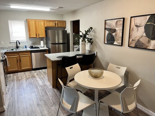 Cozy Hollyberry!  With backyard getaway! 