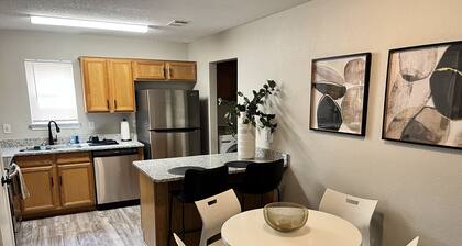 Cozy Hollyberry! With backyard getaway!