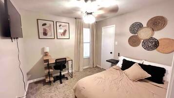 3 habitaciones, tabla de planchar con plancha, wifi y ropa de cama