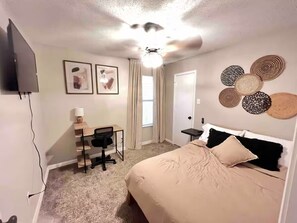 3 bedrooms, iron/ironing board, WiFi, bed sheets