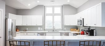 Duck Location! Volleyball, Pool, Game Room & More