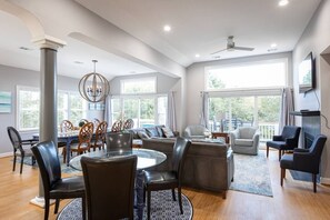 TV, offices - Duck Location! Volleyball, Pool, Game Room & More (Duck)