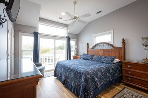 7 bedrooms, iron/ironing board, WiFi, bed sheets - Duck Location! Volleyball, Pool, Game Room & More (Duck)