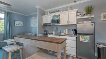 Coffee/tea maker, fridge, microwave, oven