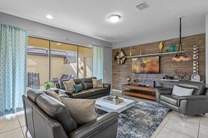 TV, offices - Family home w/ pool heating & game room (Kissimmee)