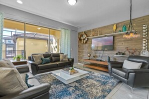 TV, offices - Family home w/ pool heating & game room (Kissimmee)