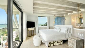 ROYAL Oceanview "Barefoot" Suite | Ropa de cama de alta calidad y camas Select Comfort