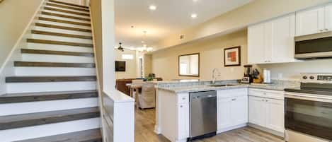 Fridge, microwave, stovetop, dishwasher