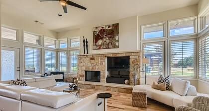 Harris House at Lakecliff Country Club. Golf, Lake & Hill Country Getaway!