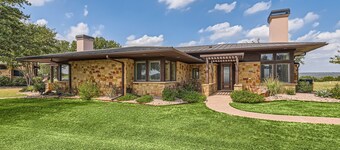 Harris House at Lakecliff Country Club. Golf, Lake & Hill Country Getaway!