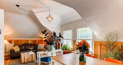 Charming Carriage House in Capital Hill