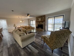 TV, fireplace, books - Glory View at Saddleback - Dog Friendly! (Dillard)