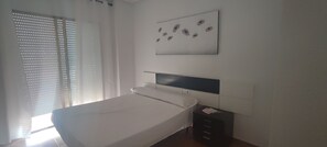 Basic Single Room | Desk, free WiFi - PENSION CASA LUCRECIA (San Pedro del Pinatar)