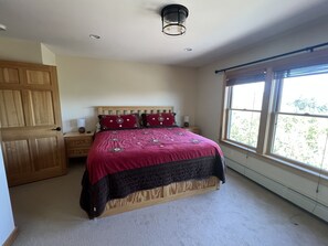 4 bedrooms, WiFi, bed sheets