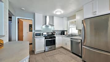 Cabin, Multiple Beds, Fireplace | Private kitchen | Fridge, microwave, oven, stovetop