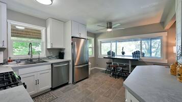 Cabin, nhiều giường, lò sưởi | Bếp riêng | Tủ lạnh, lò vi sóng, lò nướng, bếp nấu