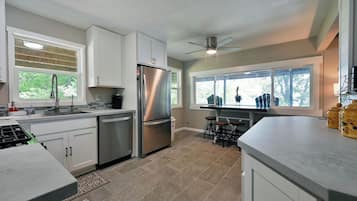 Kabin, Beberapa Tempat Tidur, perapian | Dapur pribadi | Lemari es, microwave, oven, dan kompor