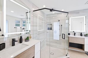 Shower, towels - Guest Favorite in Delray w/ Heated Pool, Tiki Lounge & Putting Green FUN! (Delray Beach)