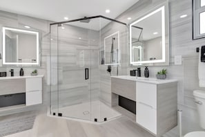 Douche, serviettes fournies
