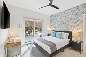 3 slaapkamers, een bureau, een strijkplank/strijkijzer, reisbedje