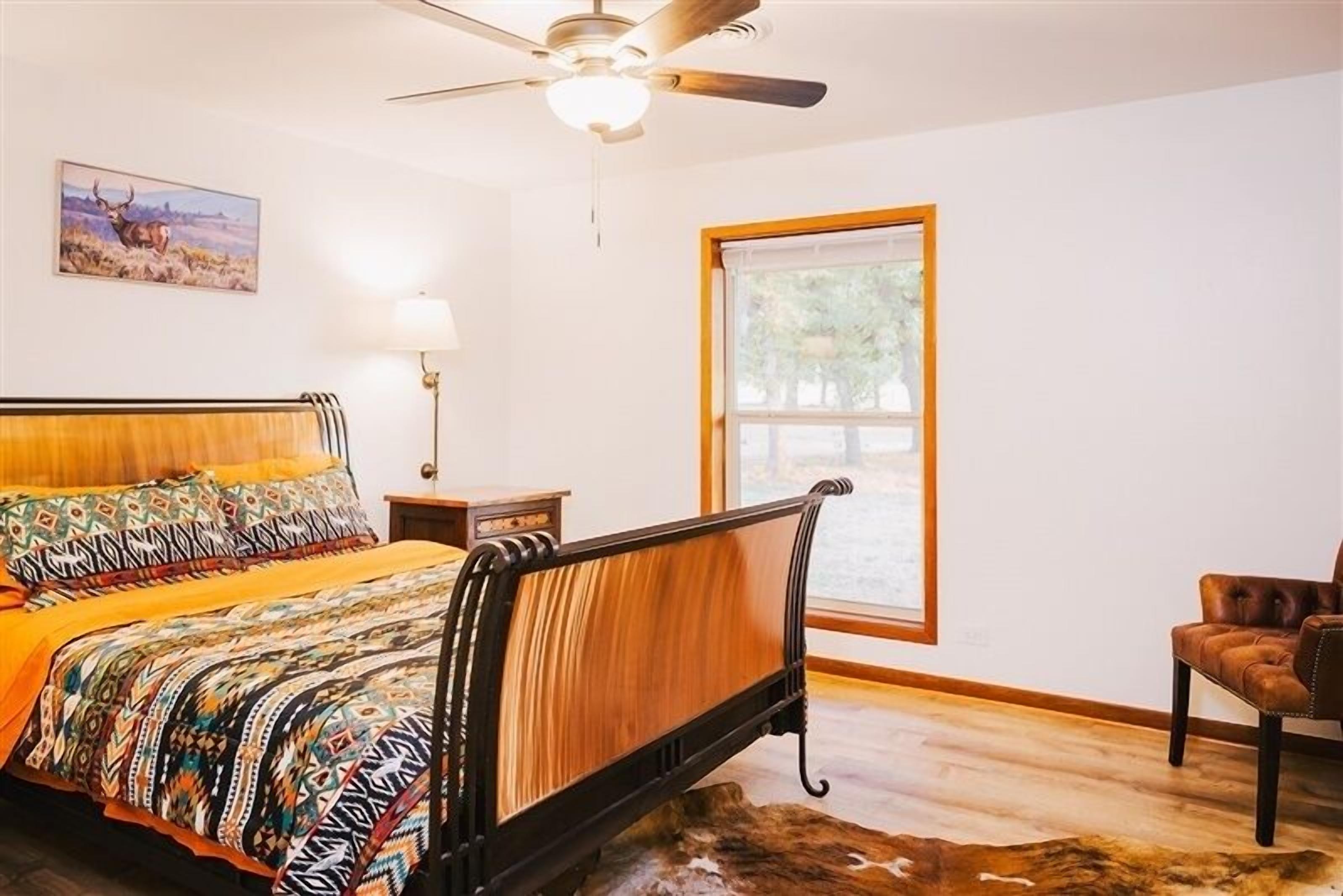 3 bedrooms, iron/ironing board, WiFi, bed sheets