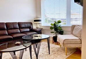 Smart TV - Incline Railway Hub: Dining & Brews (Chattanooga)