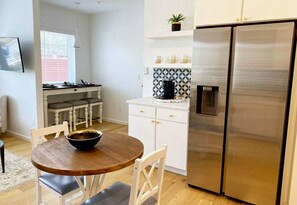 Fridge, microwave, oven, dishwasher - Incline Railway Hub: Dining & Brews (Chattanooga)