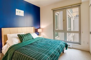 1 bedroom, desk, iron/ironing board, WiFi