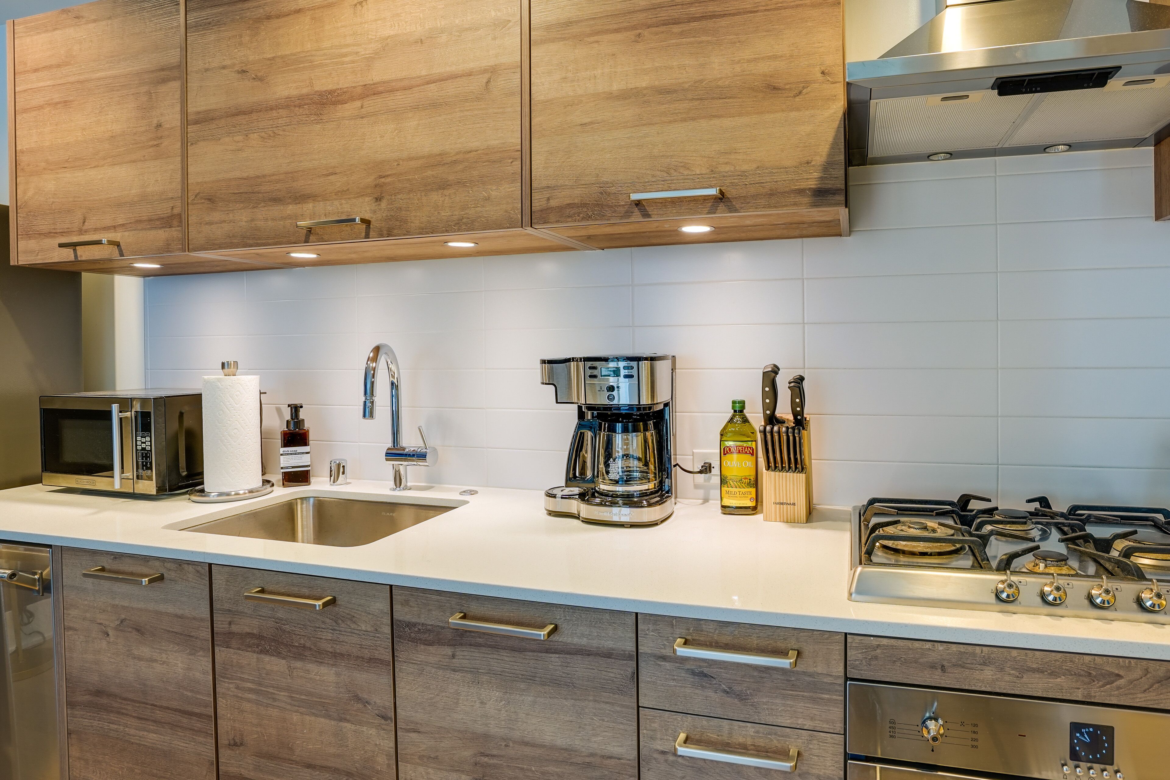 Fridge, microwave, stovetop, dishwasher