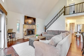 TV, fireplace, computer monitors