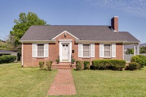 Exterior - Charming Tullahoma Stay w/ Great Walkable Location (Tullahoma)