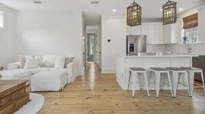 TV - 🦩Book Me Baby! New Treetop Community at Seacrest🦩 (Santa Rosa Beach)