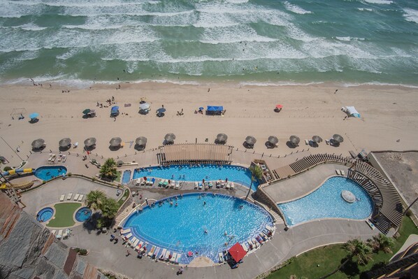 Een verwarmd zwembad