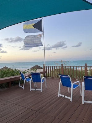 Terrace/patio - Modern Beach Villa - Bahamian Pine (Treasure Cay)