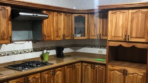 Private kitchen - HOSTAL EL MARIALe (Marinilla)