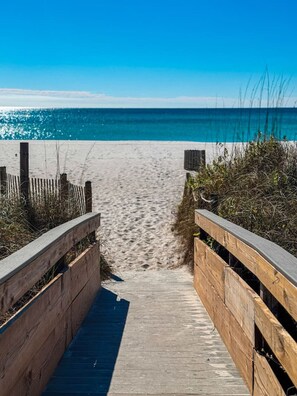 Beach nearby - Penthouse Perfection-Panoramic Ocean Views-5 Pools (Panama City Beach)
