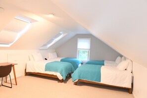 4 Schlafzimmer, Schreibtisch, Bügeleisen/Bügelbrett, Reisekinderbett