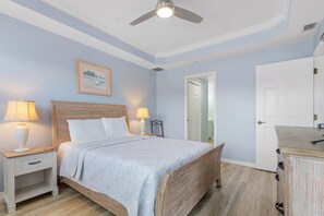 2 bedrooms, iron/ironing board, WiFi, bed sheets - Closest to the Pool! - Updated, Bright & Cheery - Condo Serenity Cove - Roelens Vacations (Cape Coral)