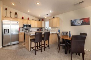 Private kitchen - Las Palmas Resort #909 | All-Inclusive Amenities (Saint George)