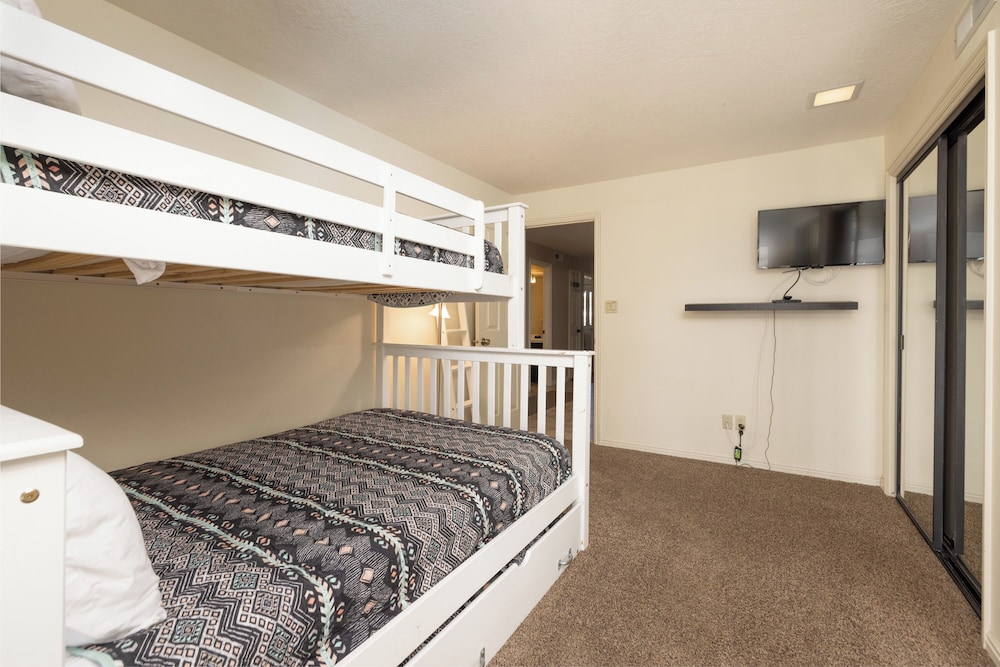 Pools Open! Poolside to 3 Pools at Las Palmas All Inclusive Amenity