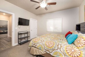 4 bedrooms, WiFi (free), bed sheets - Estancia Pool Resort #S102 | Poolside View (Saint George)