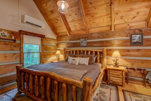1 bedroom, iron/ironing board, free WiFi, bed sheets - Casa Haven - Romantic forest cabin with hot tub and creek! (Boone)