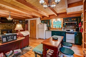 Fridge, microwave, oven, stovetop - Casa Haven - Romantic forest cabin with hot tub and creek! (Boone)