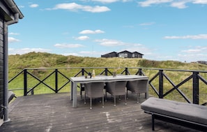 Outdoor dining - Beautiful home in Blokhus with WiFi (Blokhus)