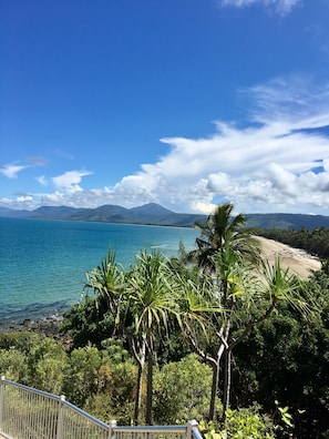 Sun loungers, beach towels - Centrally Located Tropical Escape with Sea Views (Port Douglas)