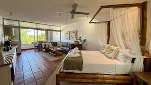 Smart TV, DVD player, books, stereo - Centrally Located Tropical Escape with Sea Views (Port Douglas)