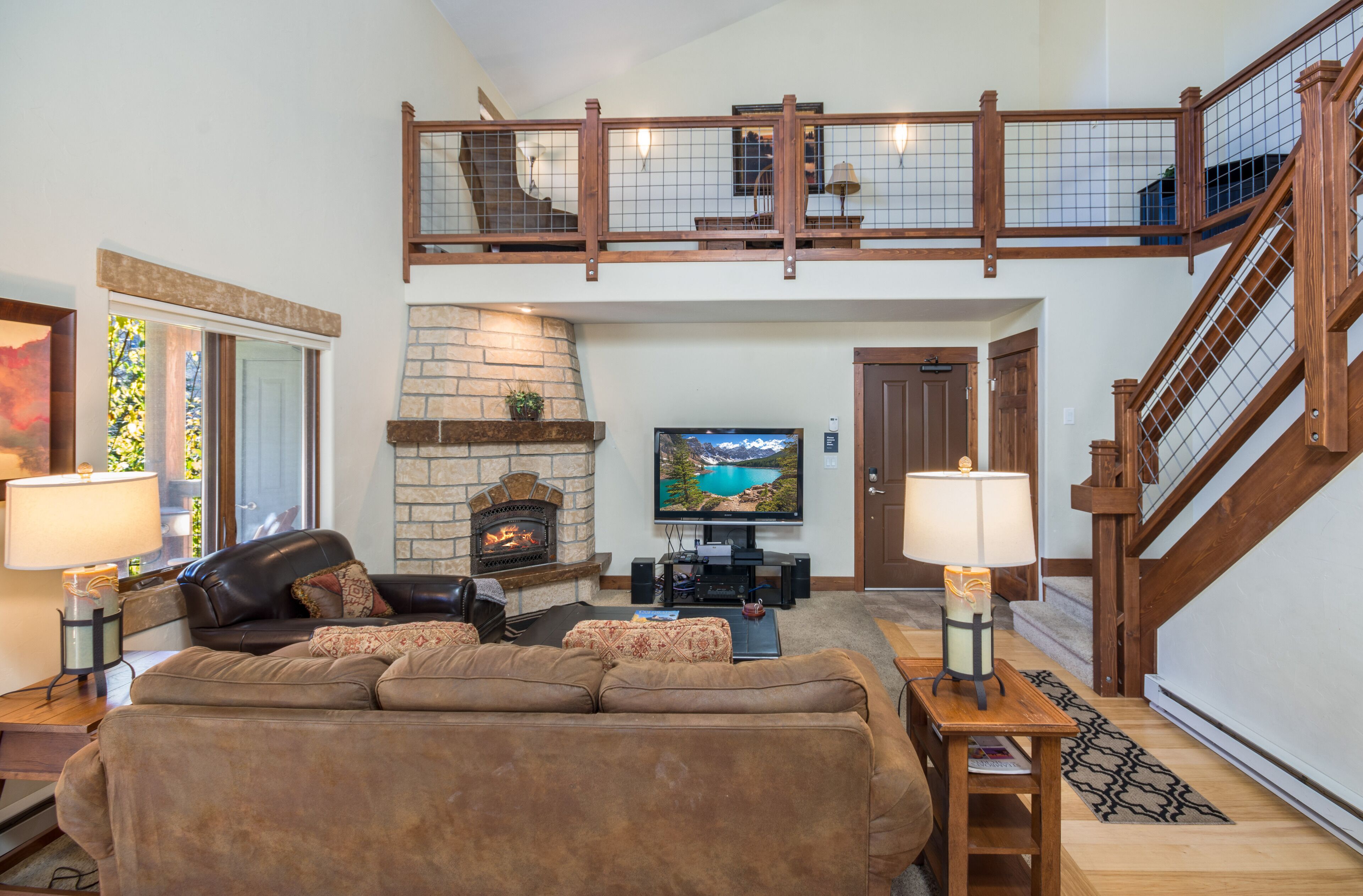Smart TV, fireplace