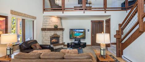 Smart TV, fireplace